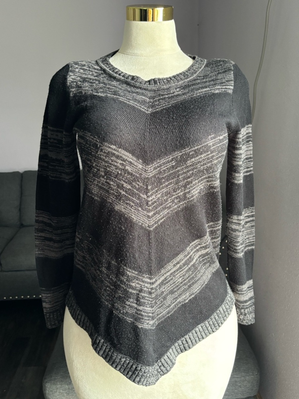 Women's Black & Gray Chevron Point Hem Sweater